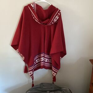 Simply Noelle Red Hooded Poncho | NWT | Biltmore Estate Exclusive | One Size